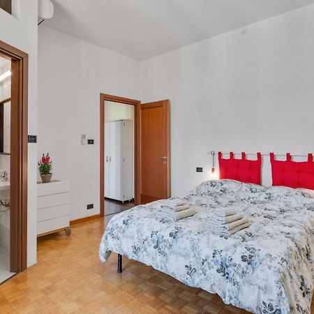 Oltretorrente Ampio Appartamento con Balconi Parma Esterno foto