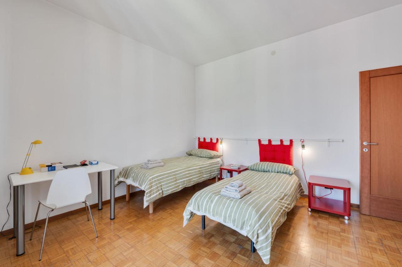 Oltretorrente Ampio Appartamento con Balconi Parma Esterno foto