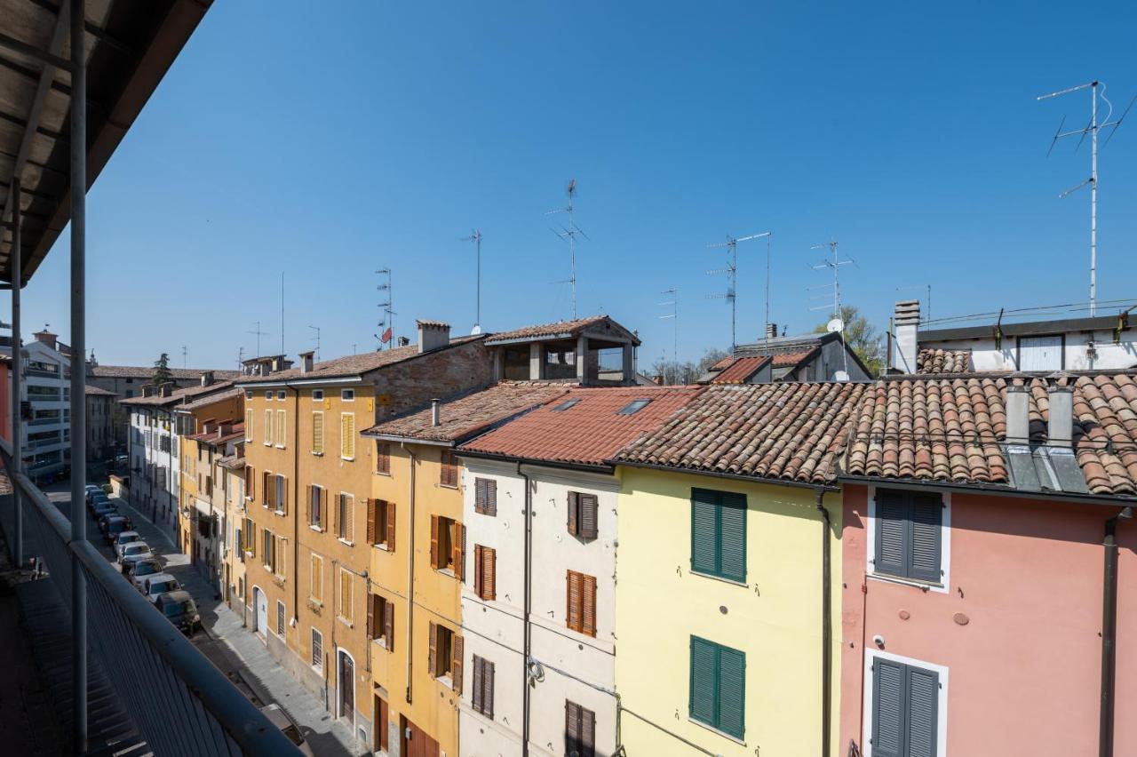 Oltretorrente Ampio Appartamento con Balconi Parma Esterno foto