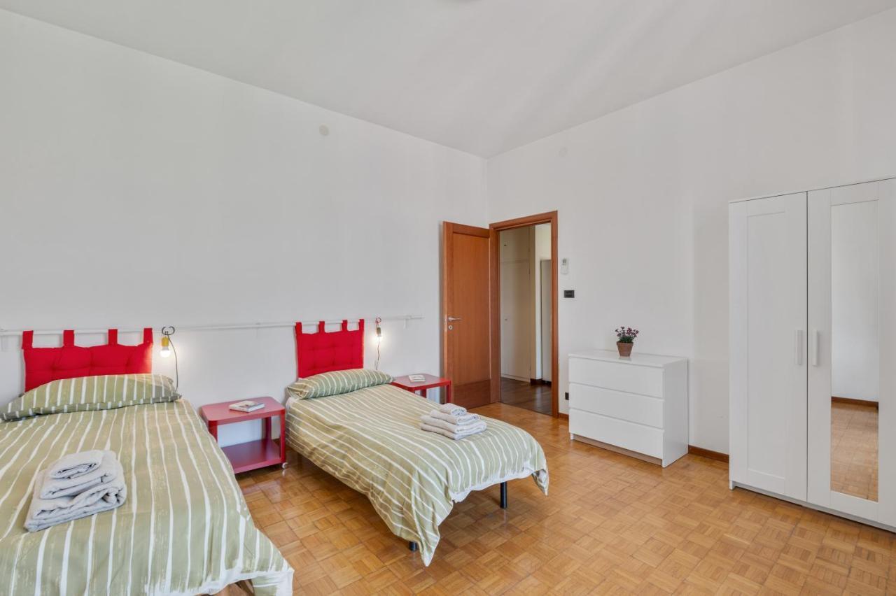 Oltretorrente Ampio Appartamento con Balconi Parma Esterno foto