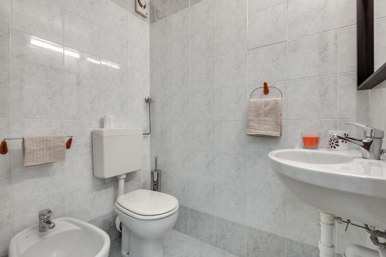 Oltretorrente Ampio Appartamento con Balconi Parma Esterno foto