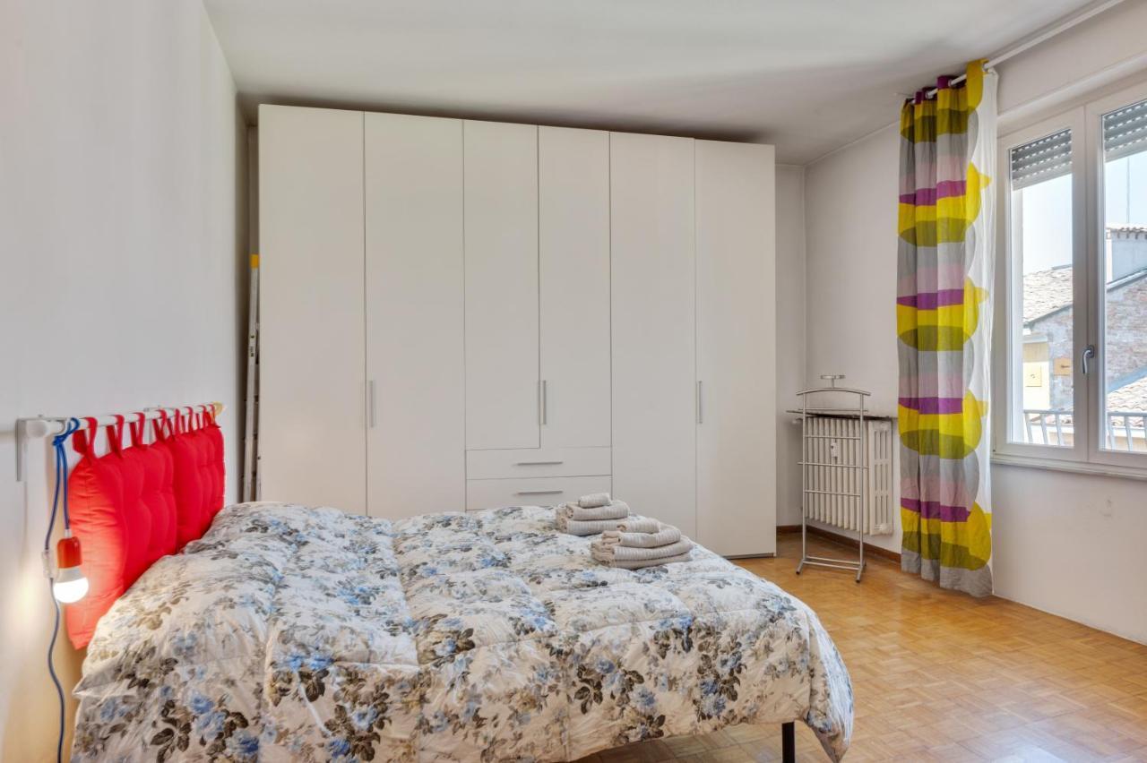 Oltretorrente Ampio Appartamento con Balconi Parma Esterno foto